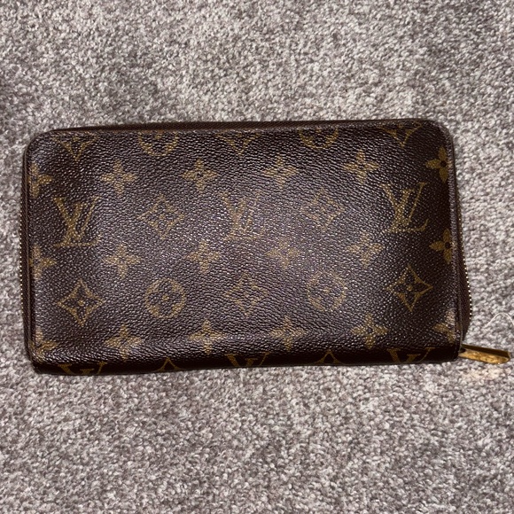 Louis Vitton Zippy Organizer in Monogram Canvas - Picture 1 of 7